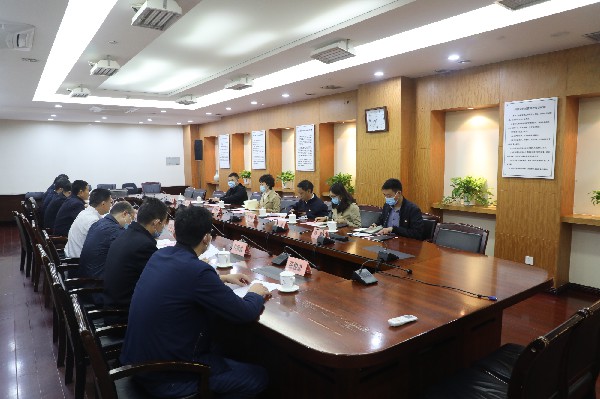 图一：听取汇报