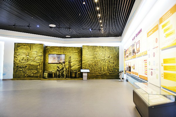 三层展厅：焦裕禄三股劲