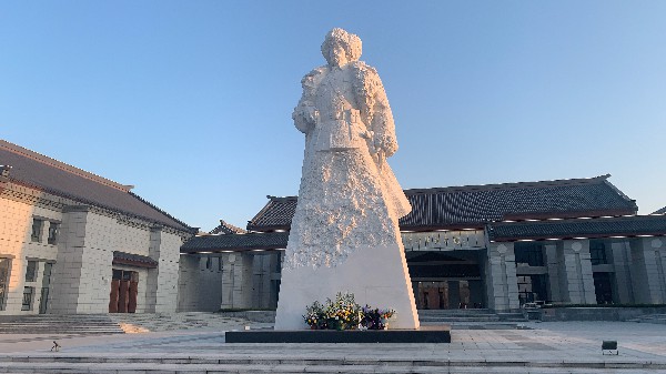 广场塑像