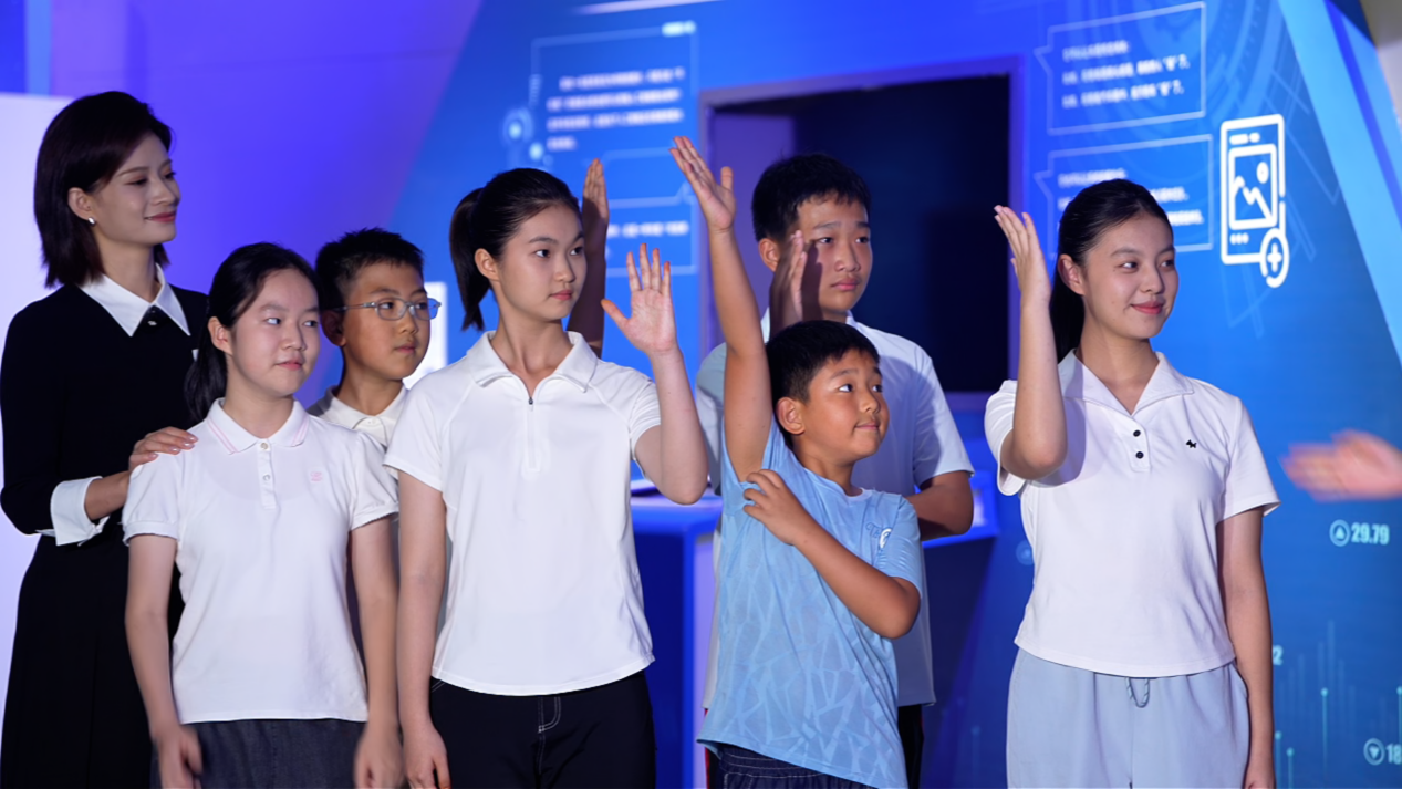 在趣味体验中播撒平安火种<br>——2026年河南省中小学生“开学安全第一课”收获热烈反响 在趣味体验中播撒平安火种<br>——2026年河南省中小学生“开学安全第一课”收获热烈反响