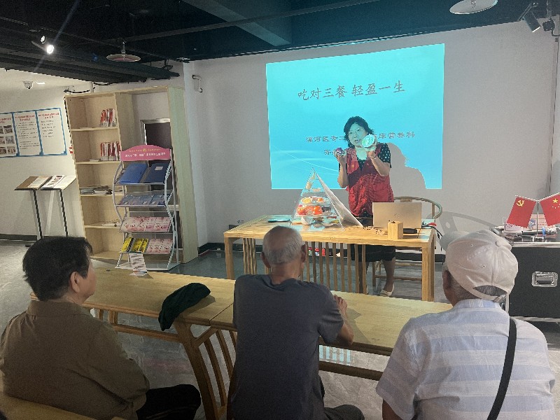 齐彤主任宣讲2_副本.jpg