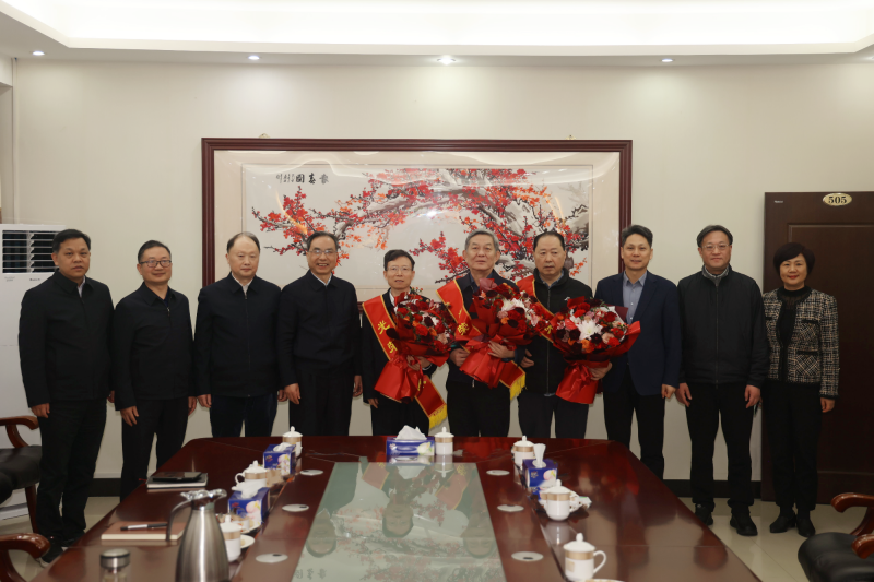 2839751707207222 合影.png