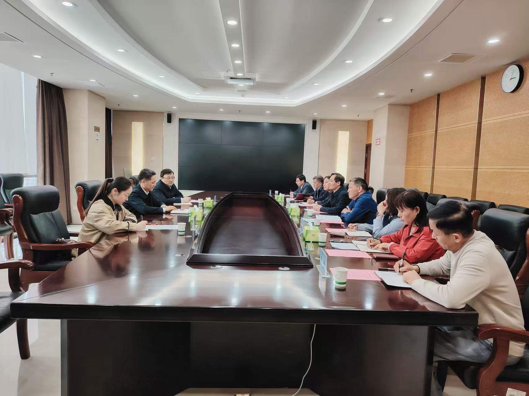 刘晓永到省农科院调研指导学会工作