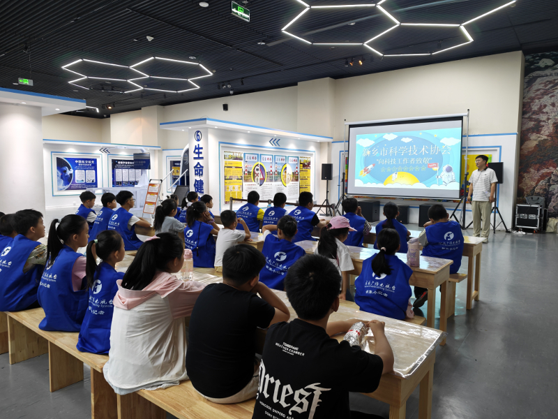 20586243048729293 新乡市科技馆开展全国科技工作者日主题科普活动22.jpg