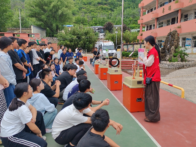 5507519560090334 2026年5月28日,示范区科协组织科普志愿者走进大峪偏看学校开展科技活动周活动2_副本.jpg