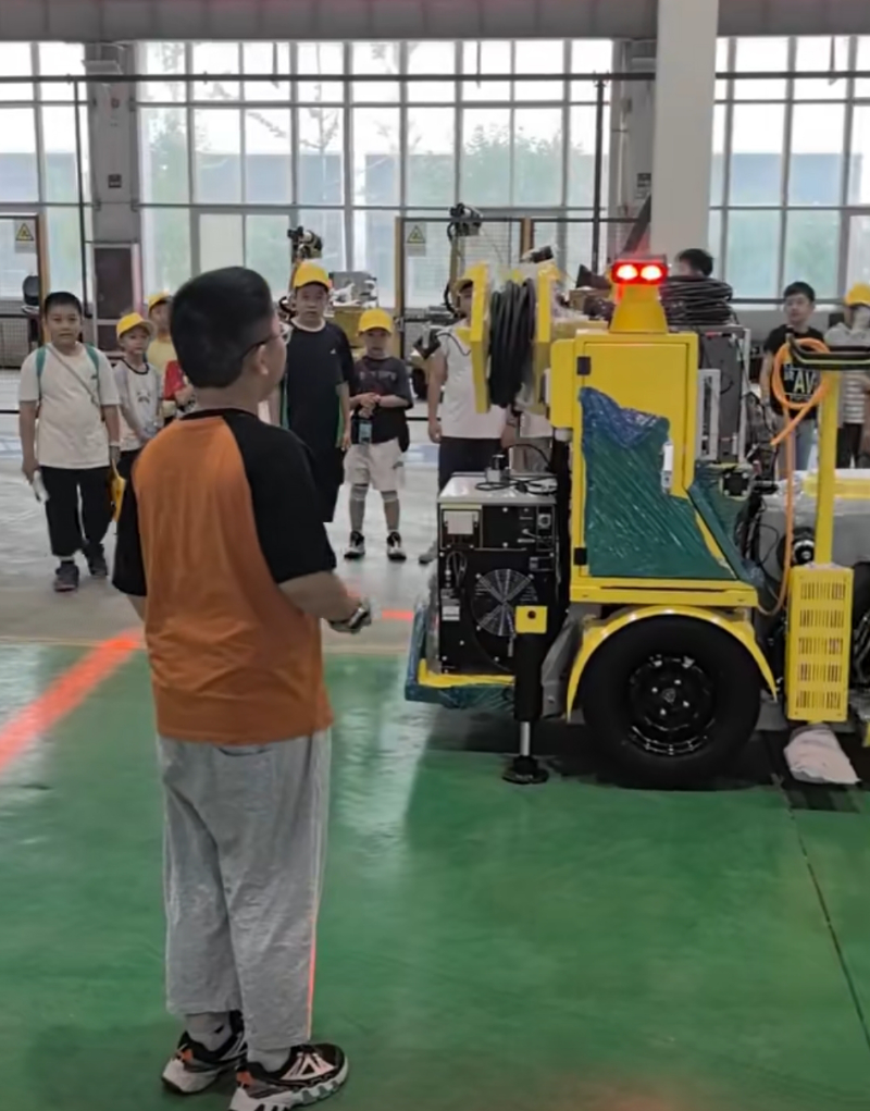 7731434001996173 新乡县暑末研学探智造22.png