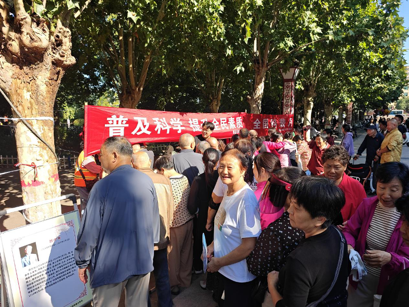 5995231380312085 辉县市科协全国科普月活动走进机关和22.png