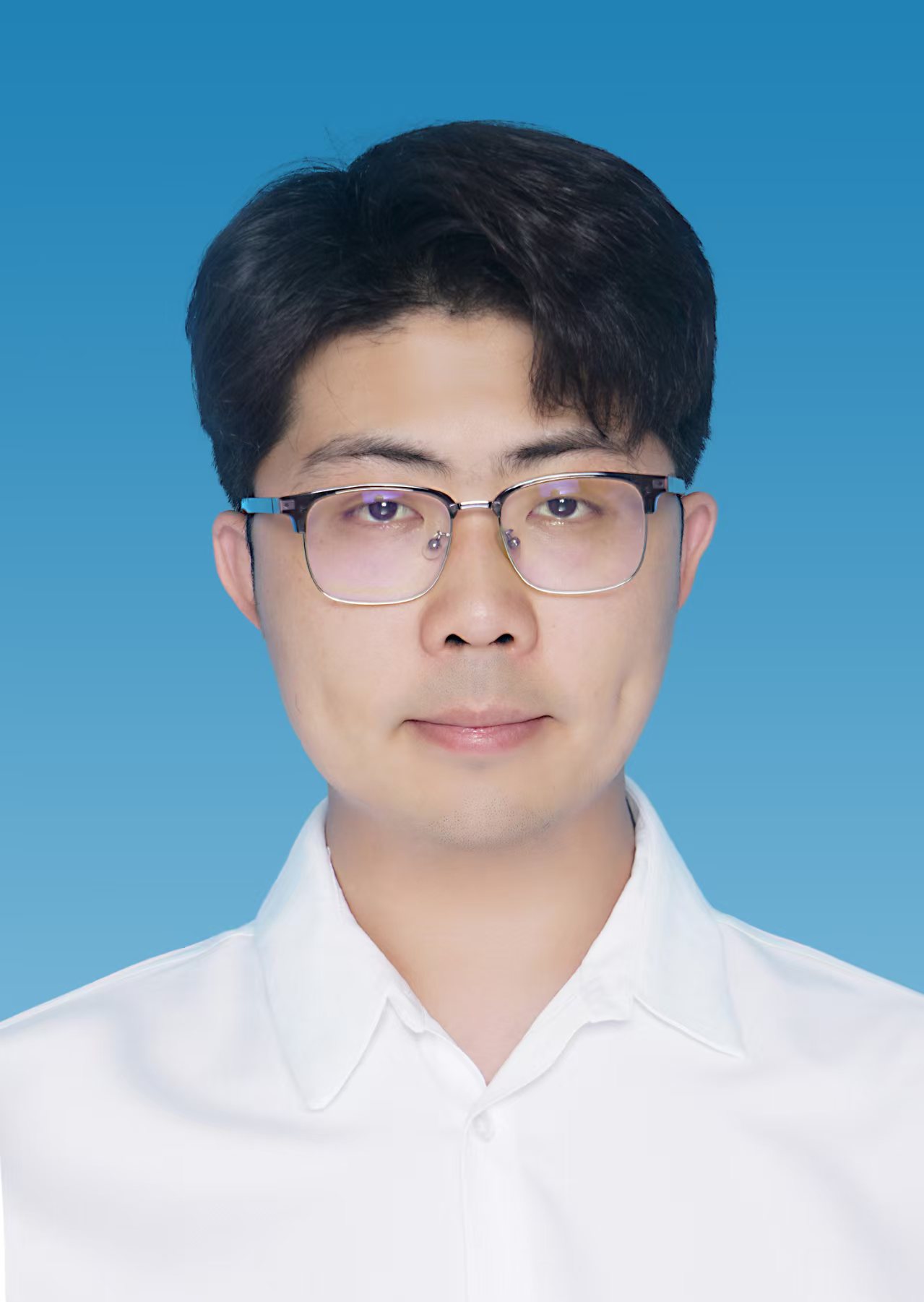 湛刘鑫证件照.jpg