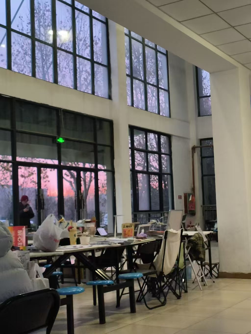 抬头看到夕阳