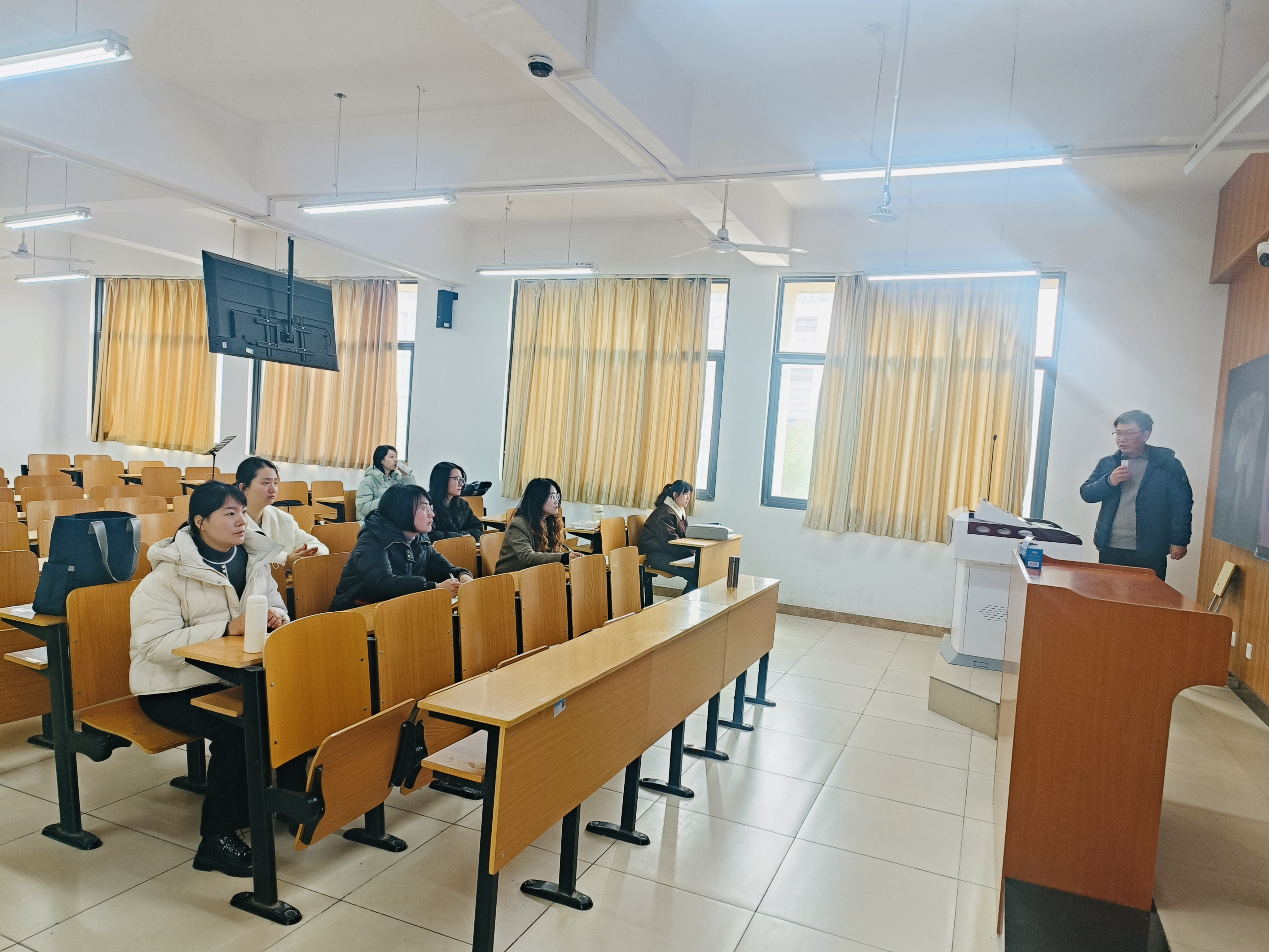 商务英语系教师现场观摩