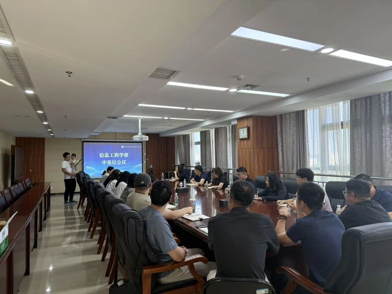 <strong>信息工程学部召开2026-2027学年第一学期中基层工作会议</strong>