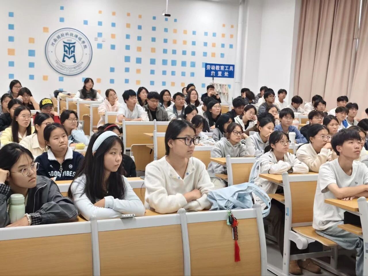 <strong>信息工程学部开展“学霸领航”学风宣讲第二期分享会</strong>