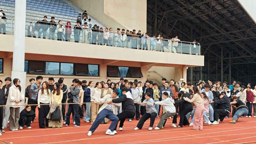 <strong>信息工程学部拔河比赛启幕秋季运动会</strong>