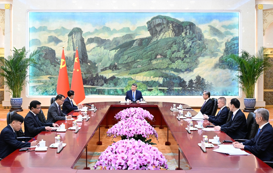 习近平会见老挝人民革命党中央总书记、国家主席特使沙伦赛
