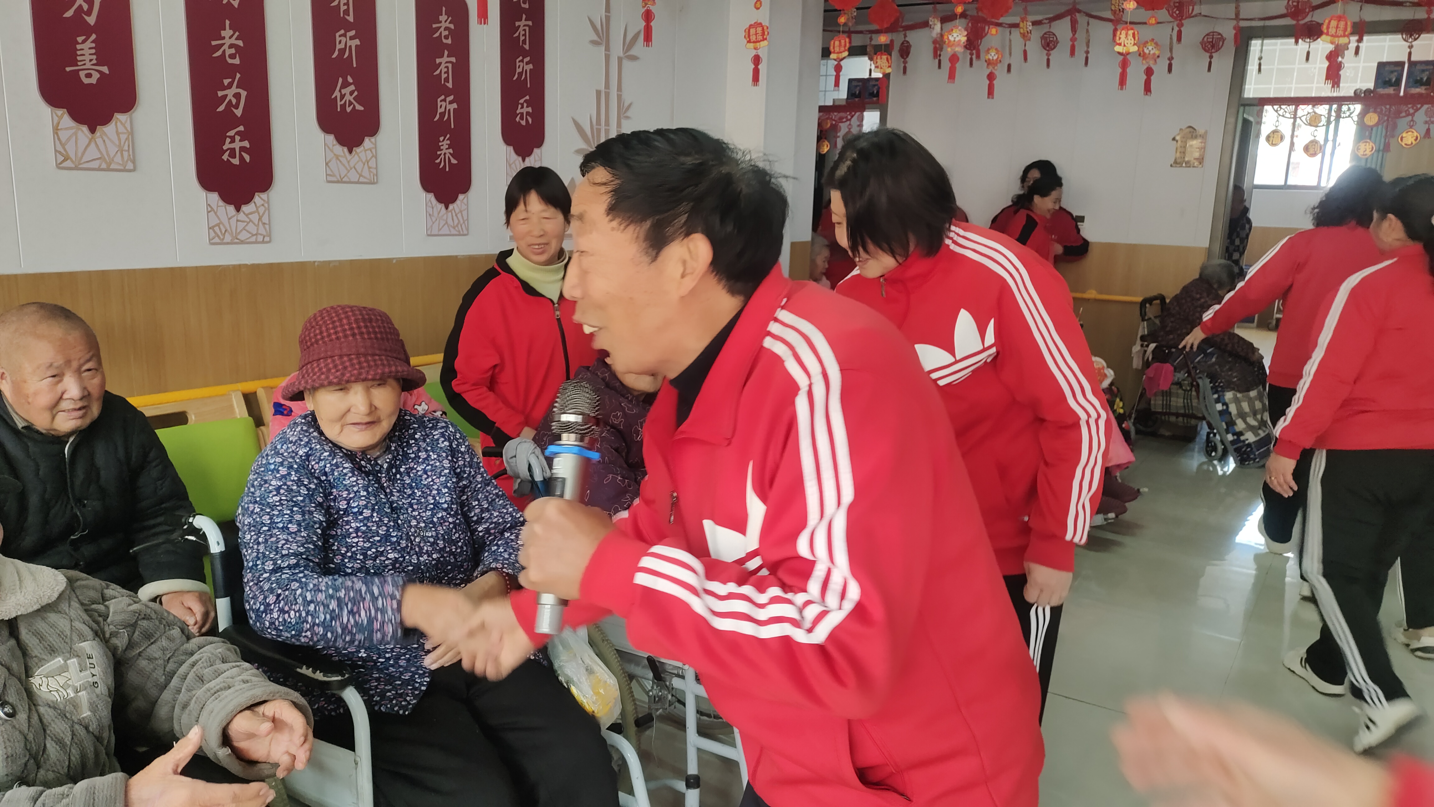 淇县陀螺龙队走进养老院3