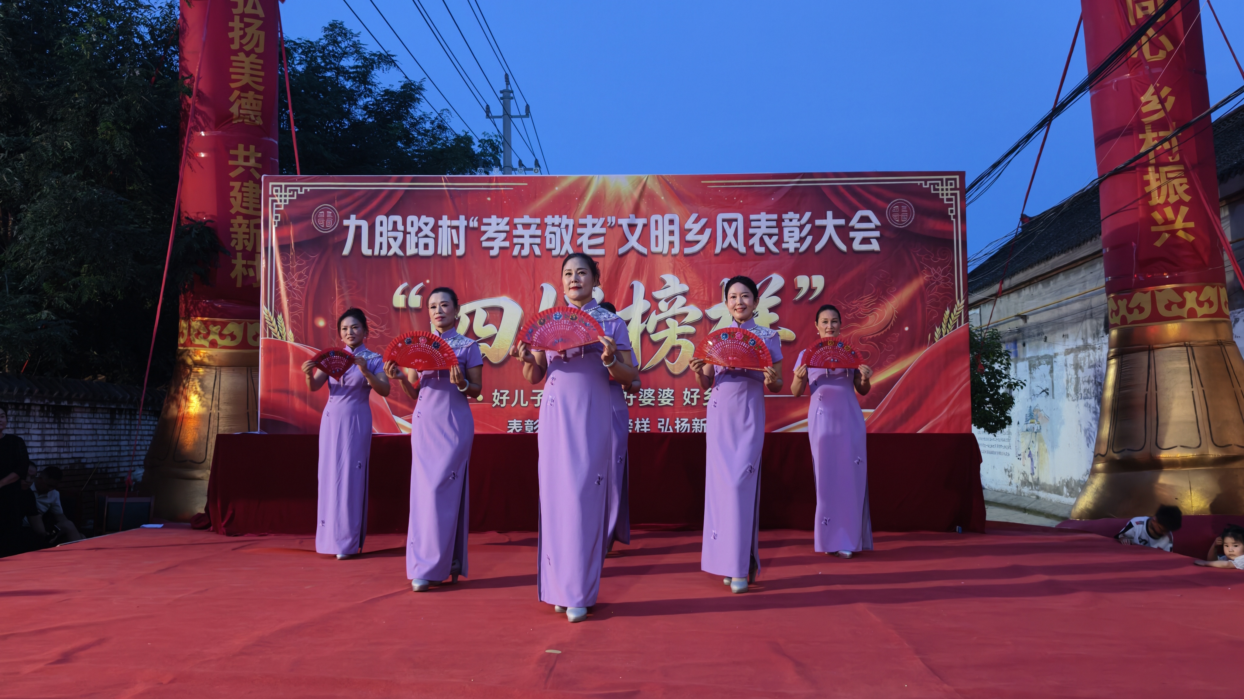 浚县体育模特下乡村3