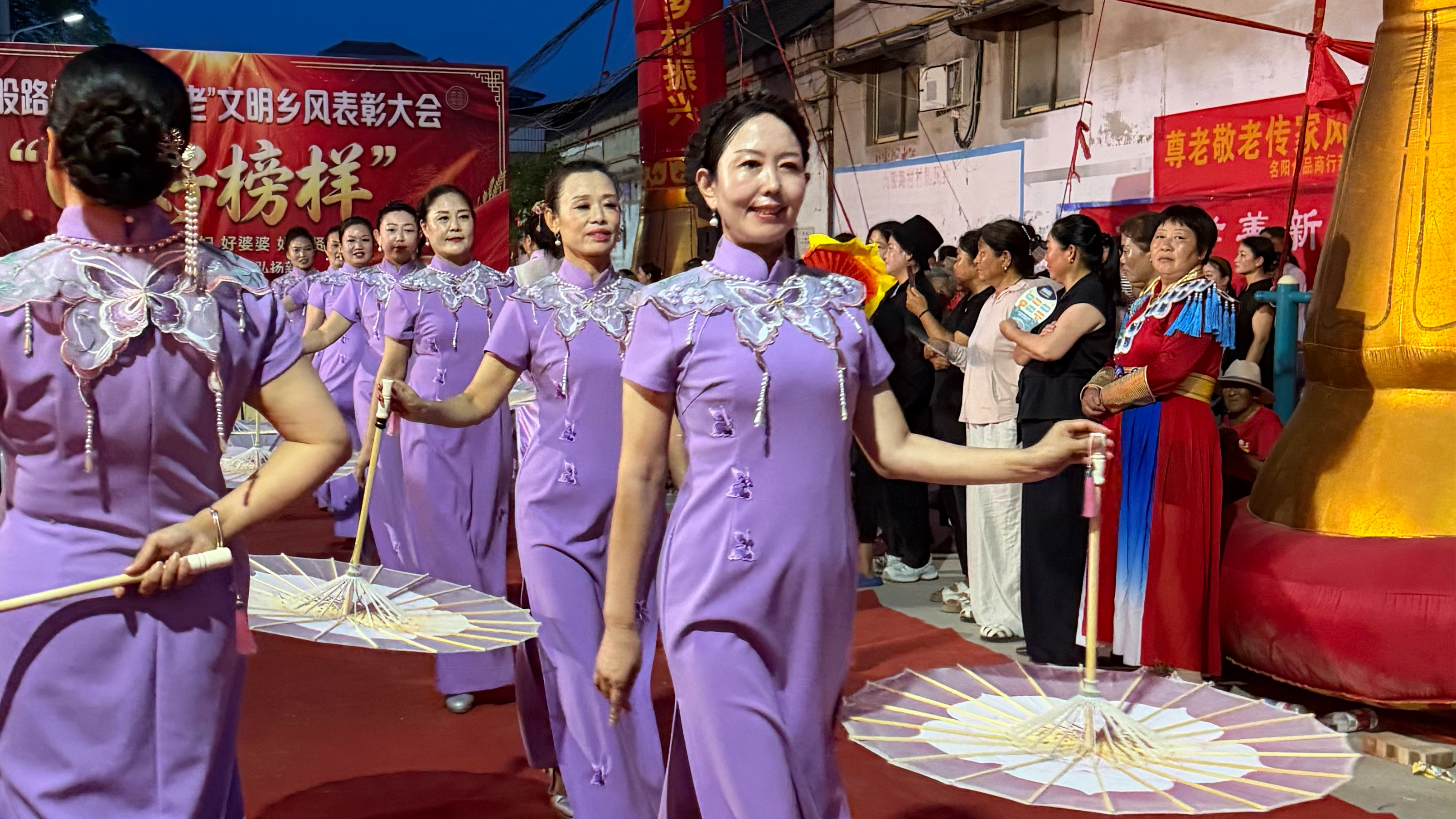 浚县体育模特下乡村5
