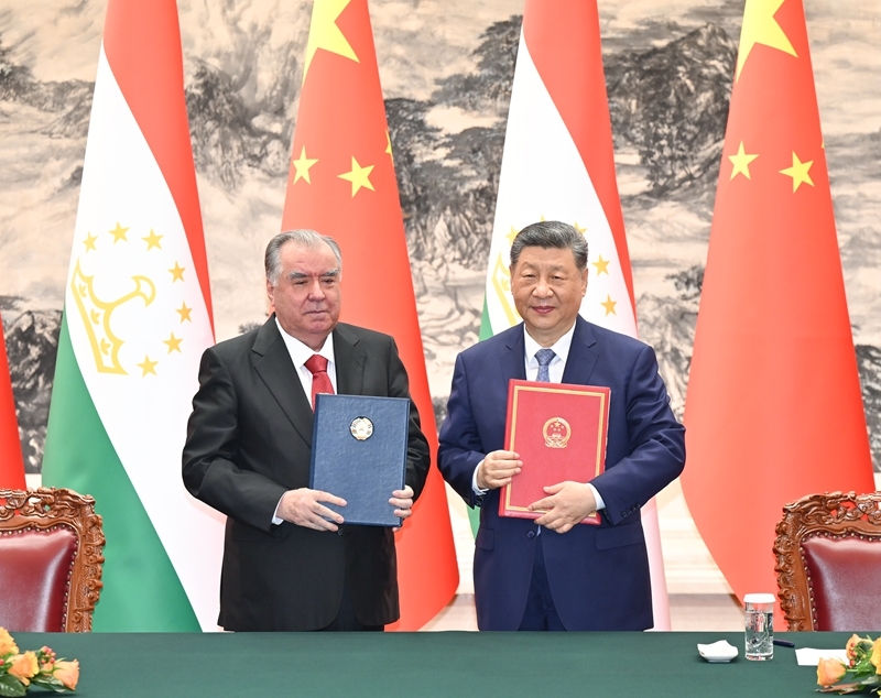 习近平同塔吉克斯坦总统拉赫蒙会谈